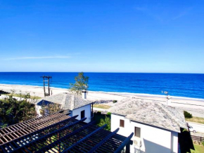 Serene beach house - At Horefto Beach